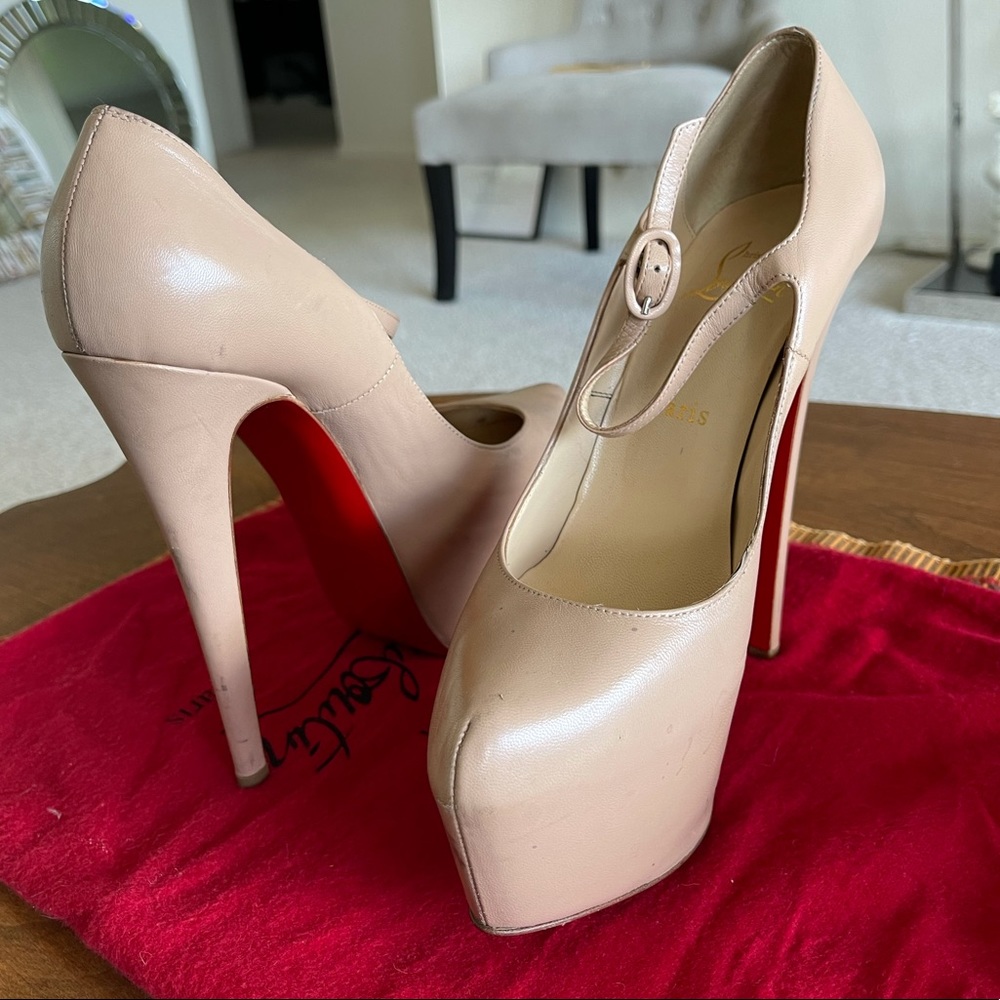 CHRISTIAN LOUBOUTIN Lady Daf 160 Pumps 38 1/2 Nude.